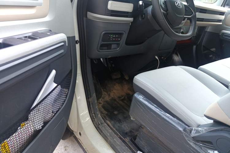 Used SAIC MAXUS Dana V1 2026 Model V1 Low-Roof Multi-Function Version (50 kWh) Driver Seat