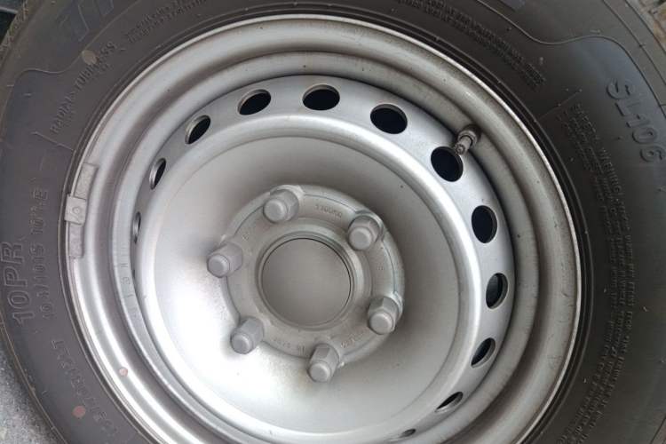 Used SAIC MAXUS Dana V1 2026 Model V1 Low-Roof Multi-Function Version (50 kWh) Right Front Wheel Hub