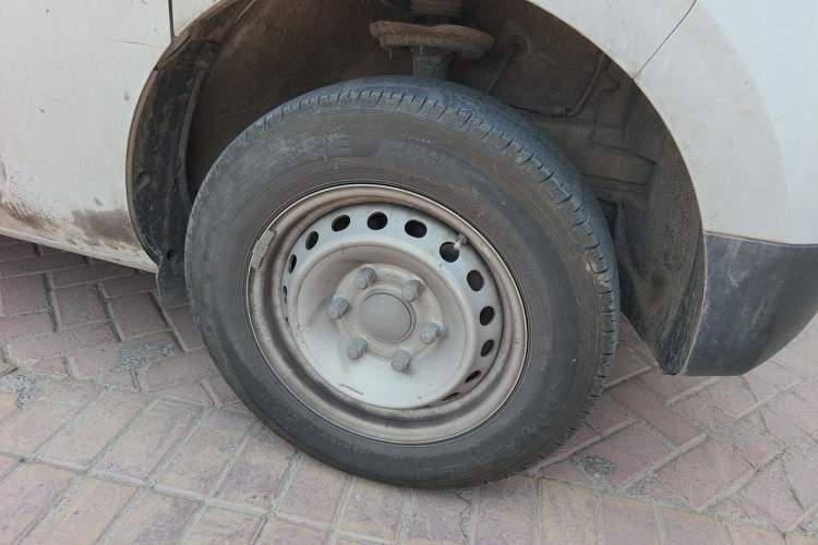 Used SAIC MAXUS Datang V1L  Right Front Wheel Hub