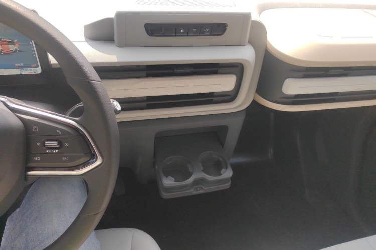 Used SAIC MAXUS Datang V1L 2026 Model Range-Extended Multi-Purpose Version Long Wheelbase Low Roof Standard 7-Seater Audio And AC Panel