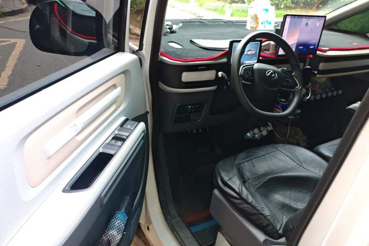 Used SAIC MAXUS Datang V1L 2026 Model High-Roof Multi-Purpose Version 62 kWh Driver Seat