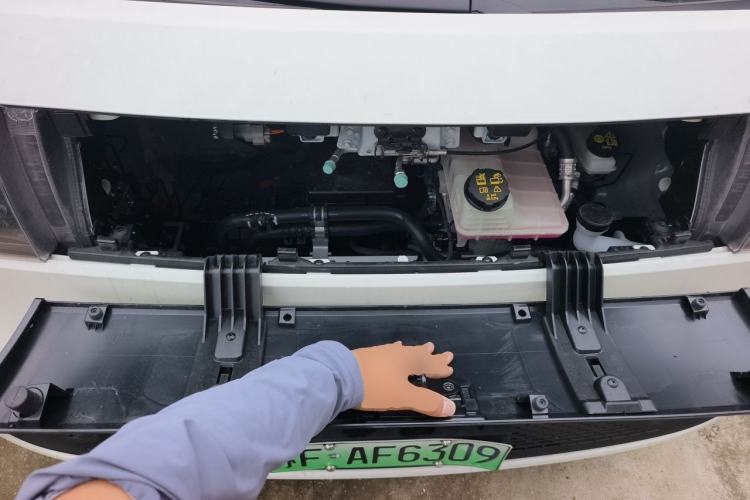 Used SAIC MAXUS Datang V1L 2026 Model Low-Roof Multi-Purpose Version Ningde Tianxing 83 kWh Engine Bay