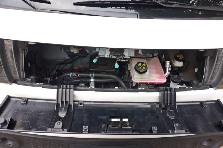 Used SAIC MAXUS Datang V1L 2026 Model High-Roof Multi-Purpose Version 62 kWh Engine Bay