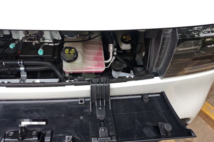 Used SAIC MAXUS Datang V1L 2026 Model High-Roof Multi-Purpose Version 62 kWh Engine Bay Left