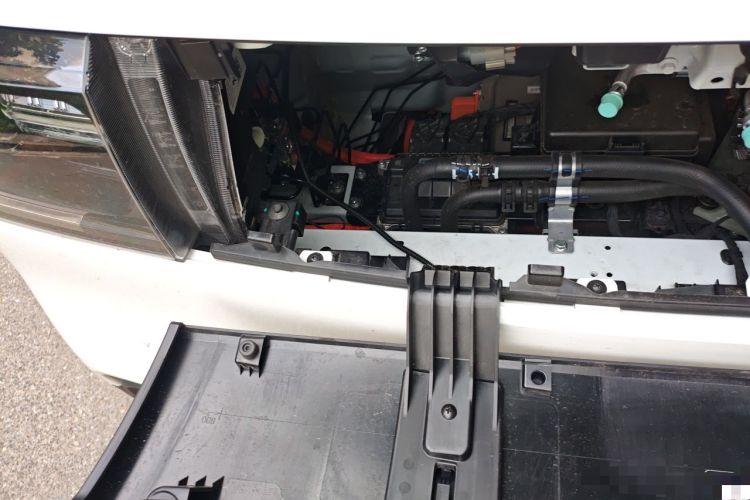Used SAIC MAXUS Datang V1L 2026 Model High-Roof Multi-Purpose Version 62 kWh Engine Bay Right
