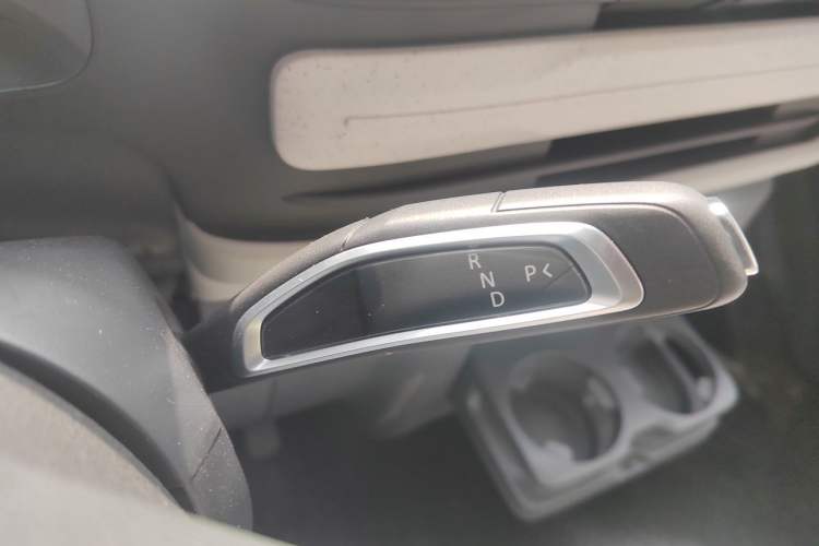 Used SAIC MAXUS Datang V1L 2026 Model Range-Extended Multi-Purpose Version Long Wheelbase Low Roof Standard 7-Seater Gear Lever