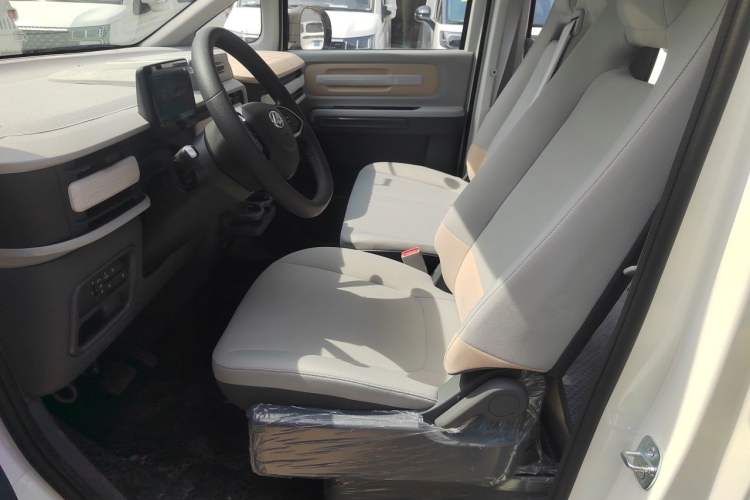 Used SAIC MAXUS Datang V1L 2026 Model Range-Extended Multi-Purpose Version Long Wheelbase Low Roof Standard 7-Seater Left Front Seat