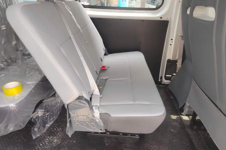 Used SAIC MAXUS Datang V1L 2026 Model Range-Extended Multi-Purpose Version Long Wheelbase Low Roof Standard 7-Seater Left Rear Seat