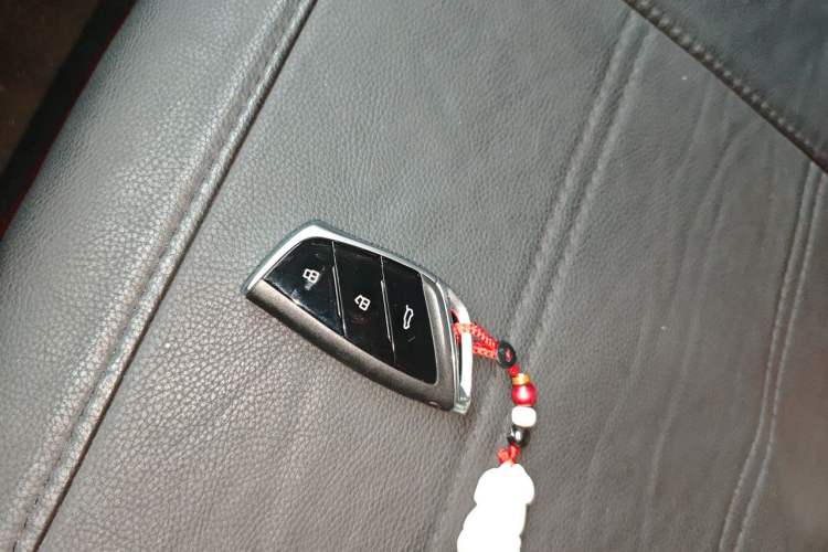 Used SAIC MAXUS Datang V1L 2026 Model High-Roof Multi-Purpose Version 62 kWh Vehicle Key