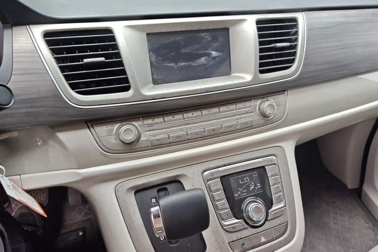 Used SAIC MAXUS EG10 2019 Pure Electric Elite Edition Audio And AC Panel