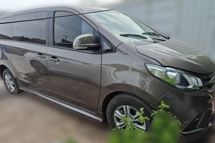 Used SAIC MAXUS EG10 2019 Pure Electric Elite Edition Front Right 45 Deg