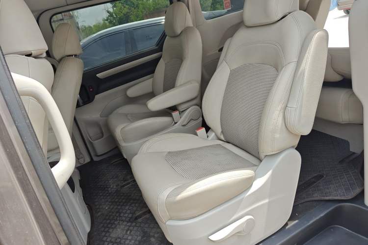 Used SAIC MAXUS EG10 2019 Pure Electric Elite Edition Left Rear Seat