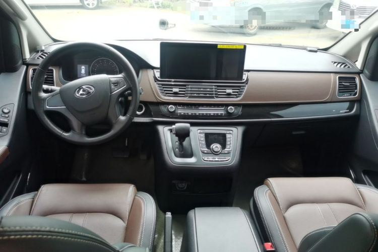 Used SAIC MAXUS EG10 2021 Pure Electric Luxury Executive Edition Center Console
