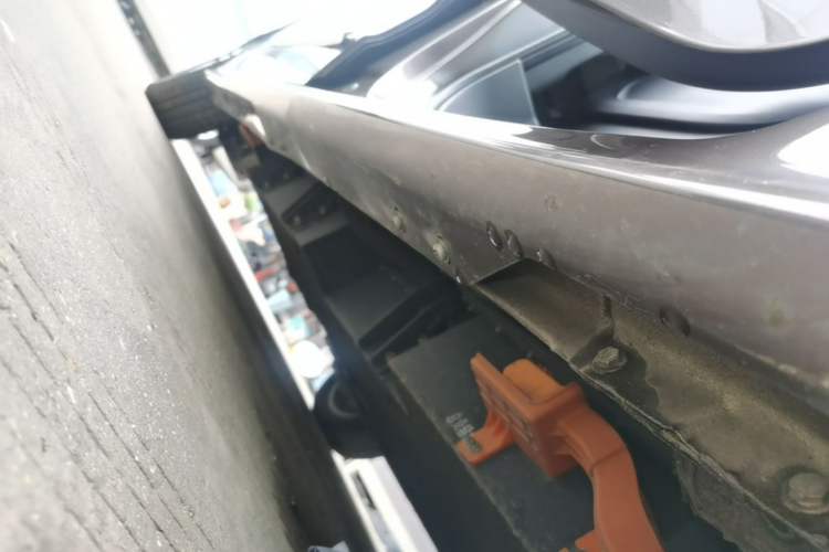 Used SAIC MAXUS EG10 2021 Pure Electric Luxury Executive Edition Right Side Sill