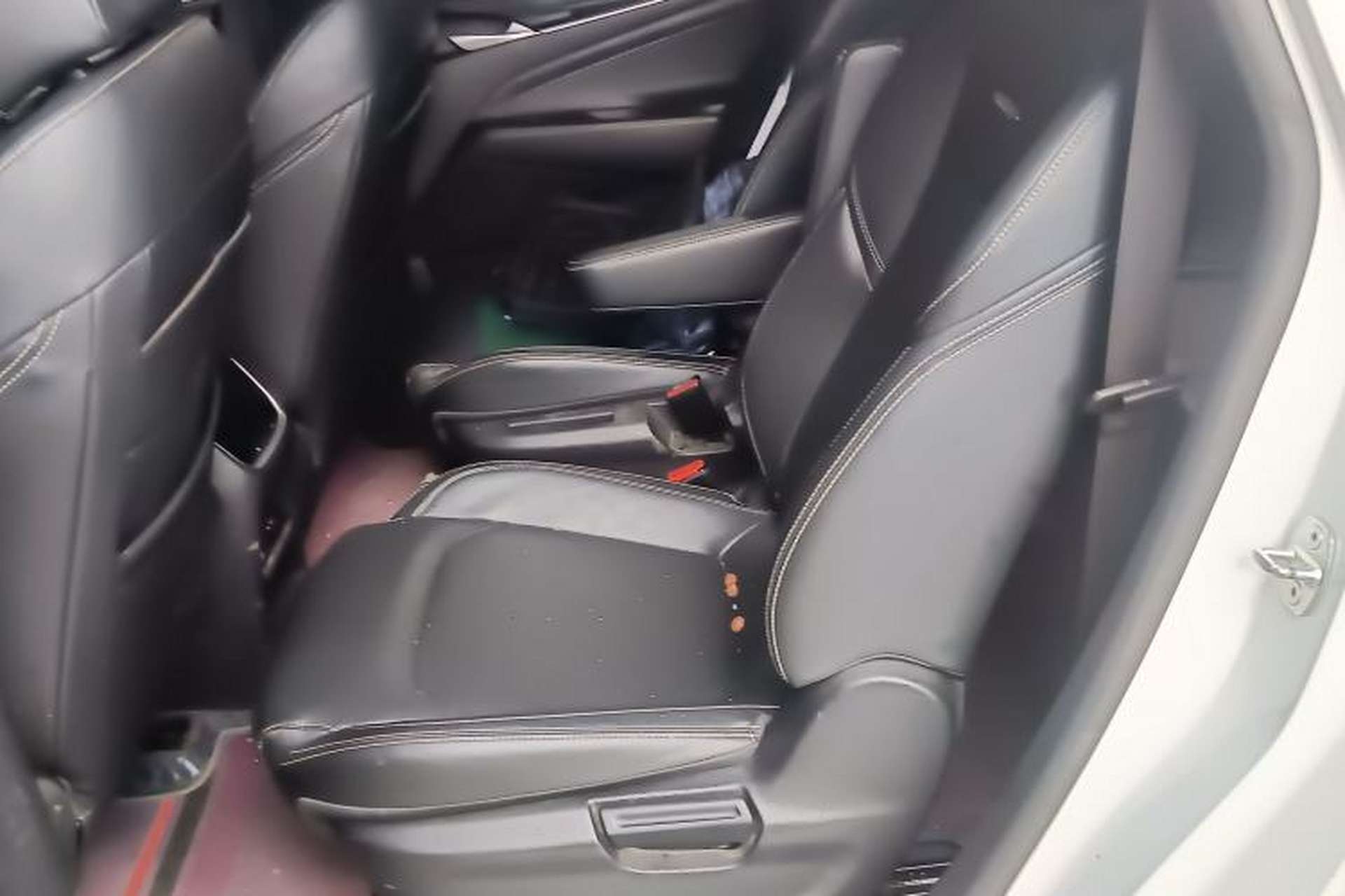 Used SAIC MAXUS EUNIQ 5 2020 1.3T PLUG-IN Elite Edition Left Rear Seat