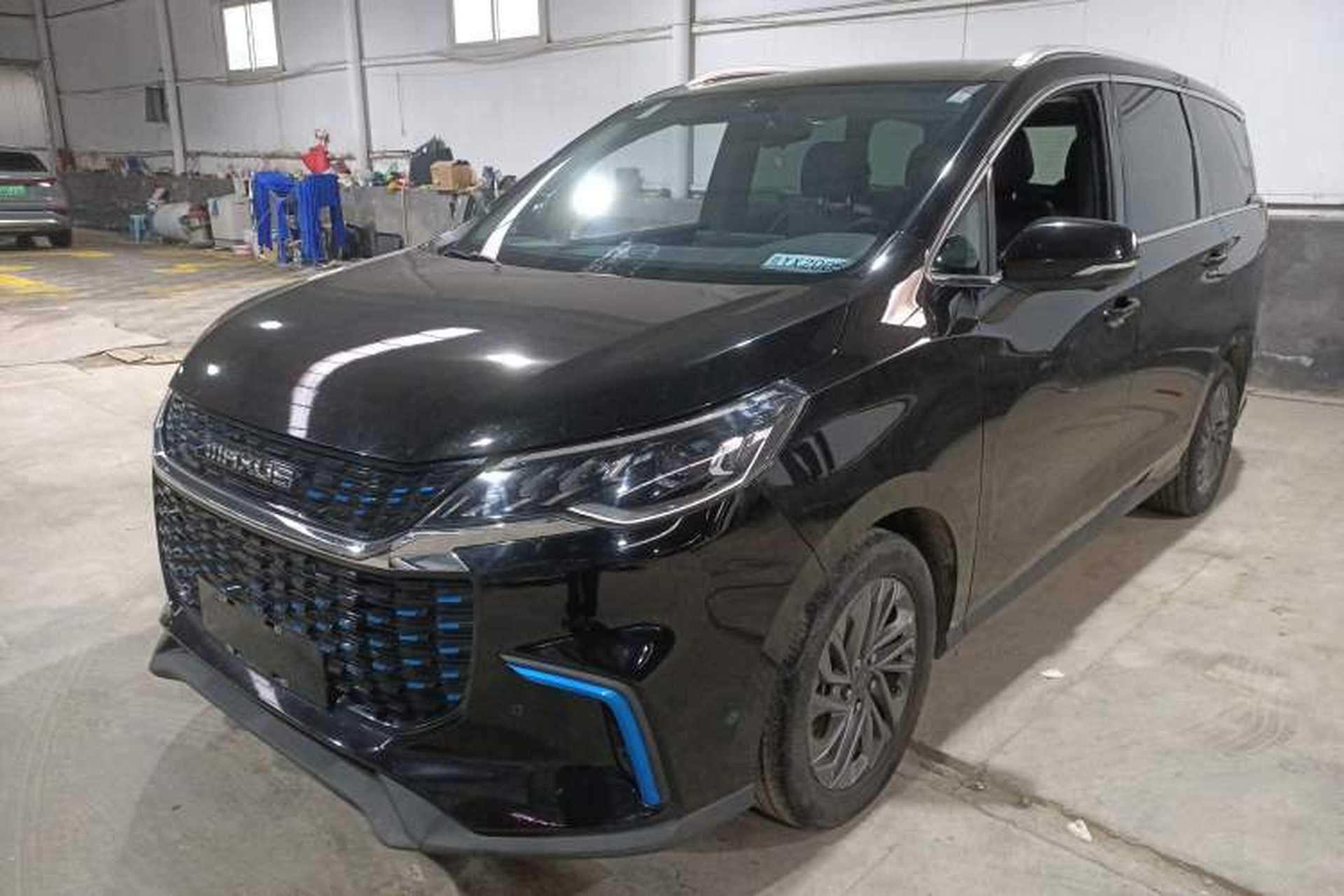 Used SAIC MAXUS EUNIQ 5 2019 Luxury Edition Front Left 45 Deg