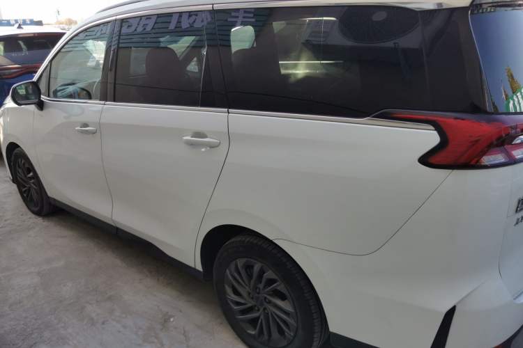 Used SAIC MAXUS EUNIQ 5 2019 Luxury Edition Exterior 3