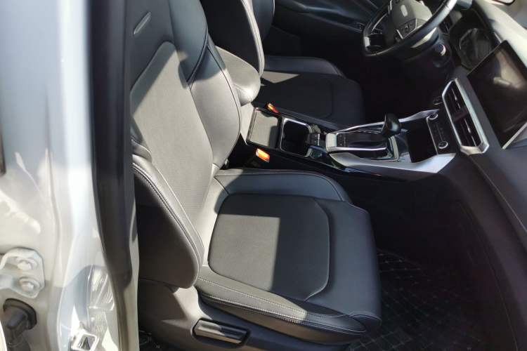 Used SAIC MAXUS EUNIQ 5 2019 Luxury Edition Right Front Seat