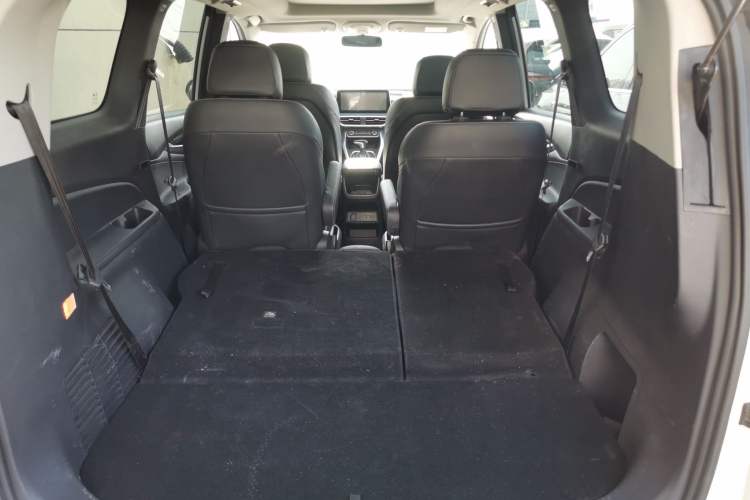 Used SAIC MAXUS EUNIQ 5 2019 Luxury Edition Trunk