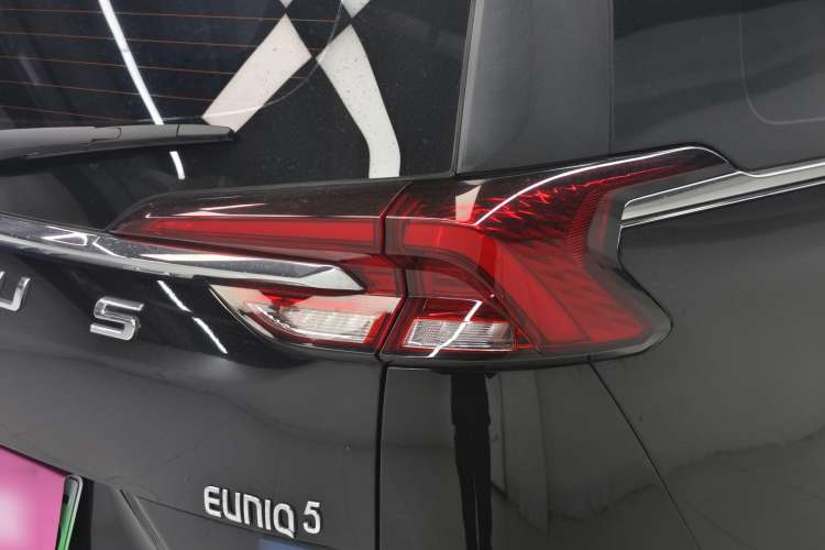Used SAIC MAXUS EUNIQ 5 2020 1.3T PLUG-IN Elite Edition Exterior 6