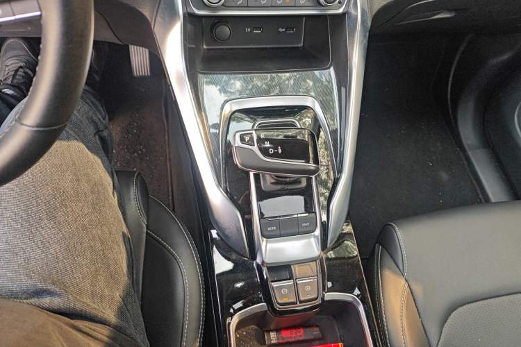 Used SAIC MAXUS EUNIQ 5 2020 1.3T PLUG-IN Luxury Edition Gear Lever