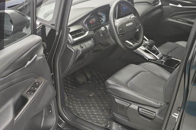 Used SAIC MAXUS EUNIQ 5 2020 1.3T PLUG-IN Elite Edition Interior 3