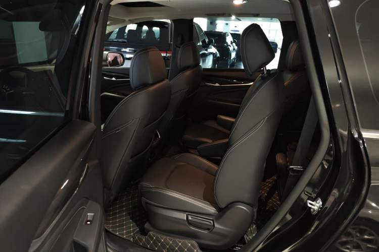 Used SAIC MAXUS EUNIQ 5 2020 1.3T PLUG-IN Elite Edition Interior 4