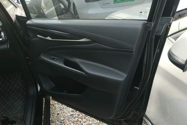 Used SAIC MAXUS EUNIQ 5 2020 1.3T PLUG-IN Elite Edition Interior 5
