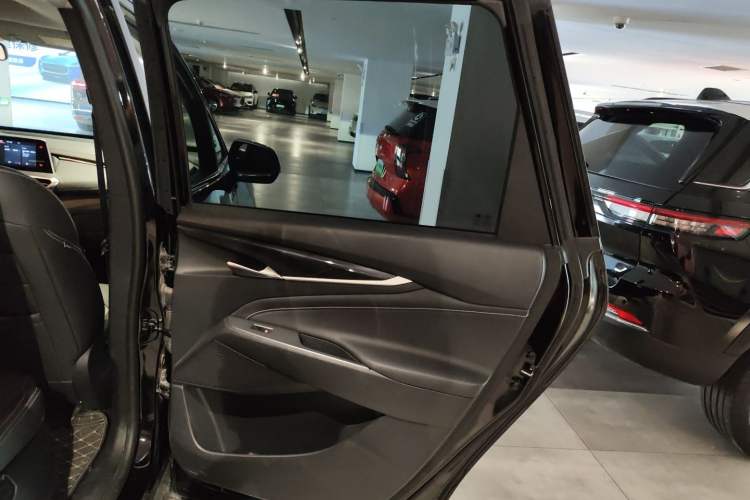 Used SAIC MAXUS EUNIQ 5 2020 1.3T PLUG-IN Elite Edition Interior 6
