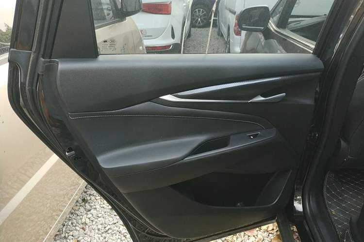 Used SAIC MAXUS EUNIQ 5 2020 1.3T PLUG-IN Elite Edition Interior 8