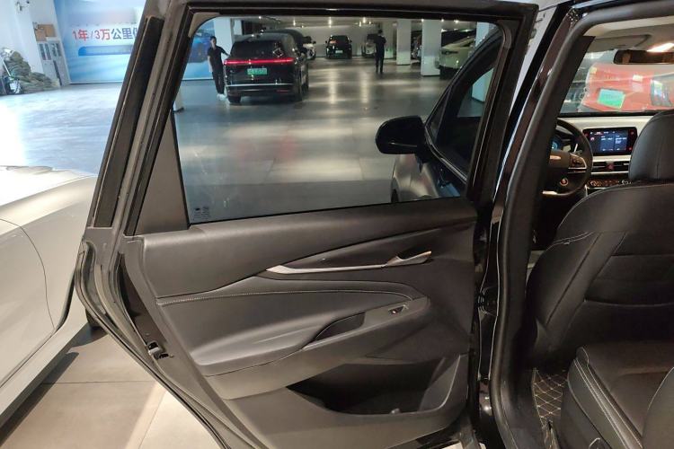 Used SAIC MAXUS EUNIQ 5 2020 1.3T PLUG-IN Elite Edition Interior 8