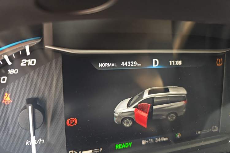 Used SAIC MAXUS EUNIQ 5 2020 1.3T PLUG-IN Luxury Edition Odometer Close Up