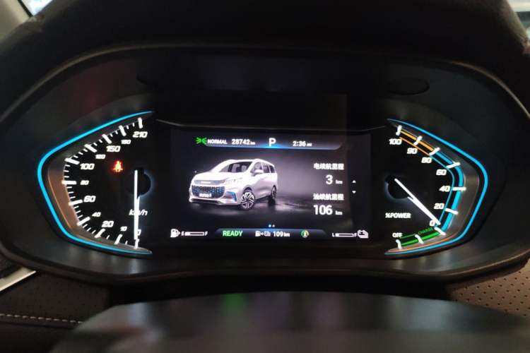 Used SAIC MAXUS EUNIQ 5 2020 1.3T PLUG-IN Elite Edition Odometer Close Up