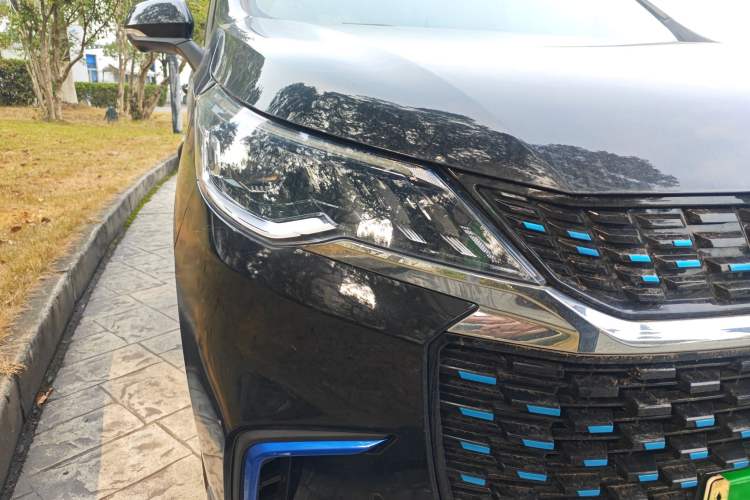 Used SAIC MAXUS EUNIQ 5 2020 1.3T PLUG-IN Luxury Edition Right Front Headlight
