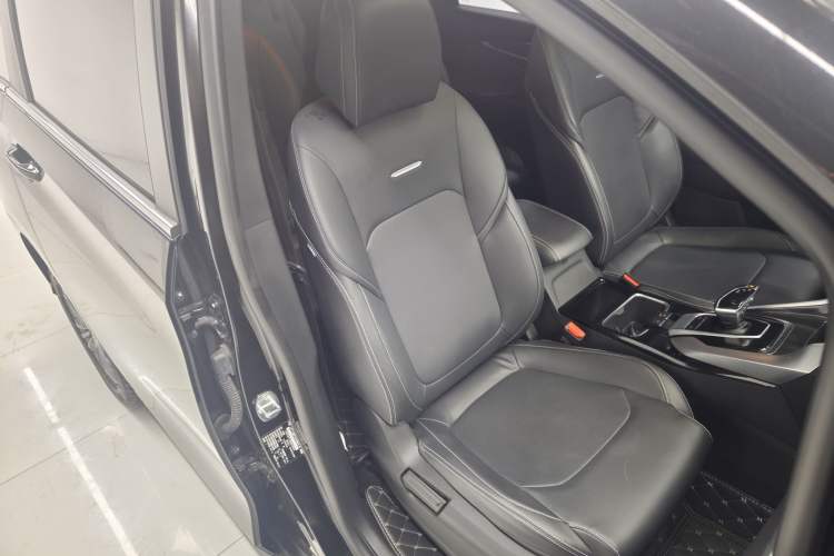 Used SAIC MAXUS EUNIQ 5 2020 1.3T PLUG-IN Elite Edition Right Front Seat