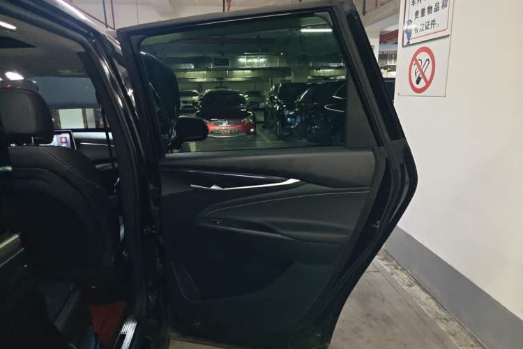 Used SAIC MAXUS EUNIQ 5 2020 1.3T PLUG-IN Luxury Edition Right Rear Door Interior