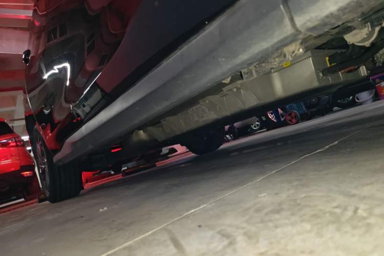 Used SAIC MAXUS EUNIQ 5 2020 1.3T PLUG-IN Luxury Edition Right Side Sill