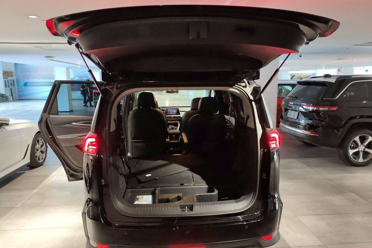 Used SAIC MAXUS EUNIQ 5 2020 1.3T PLUG-IN Elite Edition Trunk