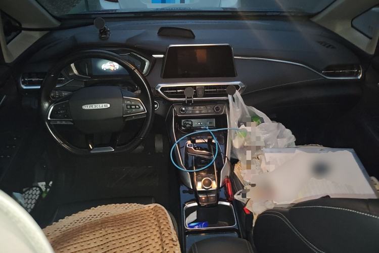 Used SAIC MAXUS EUNIQ 5 2020 1.3T PLUG-IN Elite Edition Center Console