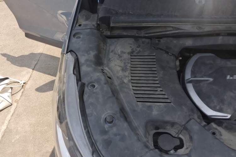 Used SAIC MAXUS EUNIQ 5 2020 1.3T PLUG-IN Elite Edition Engine Bay Right