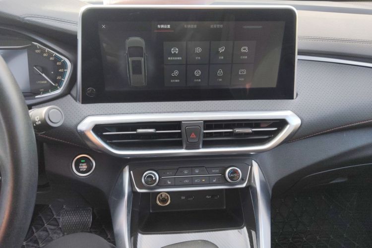 Used SAIC MAXUS EUNIQ 5 2020 Flagship Version with Large Battery 7 Seats Audio And AC Panel