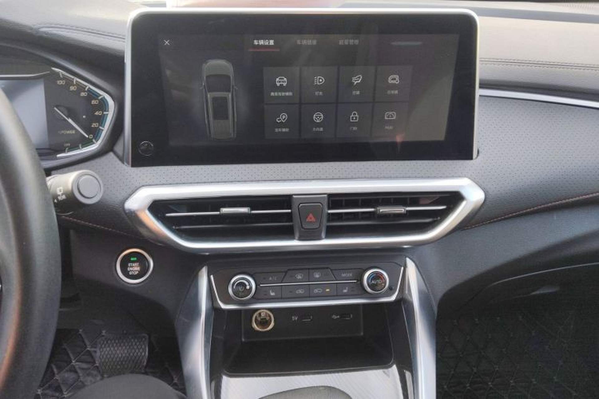 Used SAIC MAXUS EUNIQ 5 2020 Flagship Version with Large Battery 7 Seats Audio And AC Panel