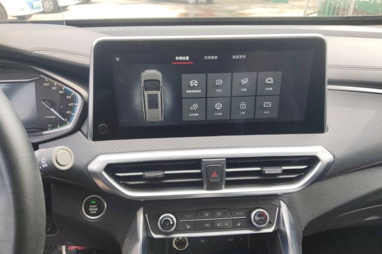 Used SAIC MAXUS EUNIQ 5 2020 Flagship Version with Large Battery 7 Seats Audio And AC Panel