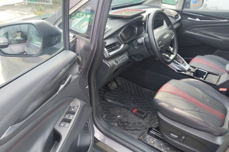 Used SAIC MAXUS EUNIQ 5 2020 Flagship Version with Large Battery 7 Seats Driver Seat