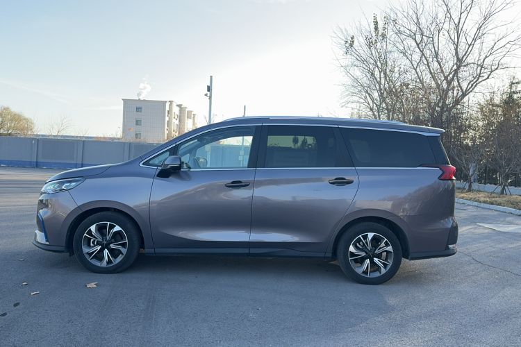 Used SAIC MAXUS EUNIQ 5 2020 Flagship Version with Large Battery 7 Seats Exterior 6