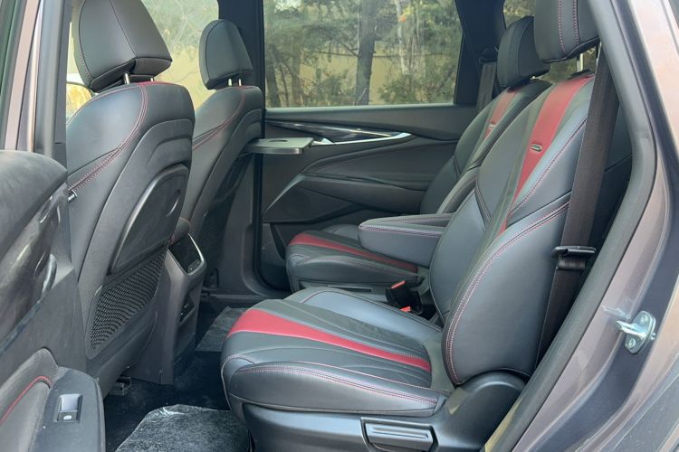 Used SAIC MAXUS EUNIQ 5 2020 Flagship Version with Large Battery 7 Seats Interior 1