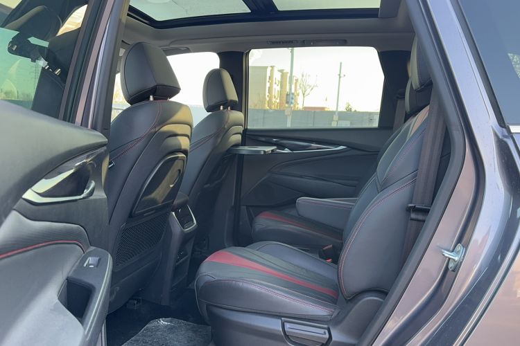 Used SAIC MAXUS EUNIQ 5 2020 Flagship Version with Large Battery 7 Seats Interior 1