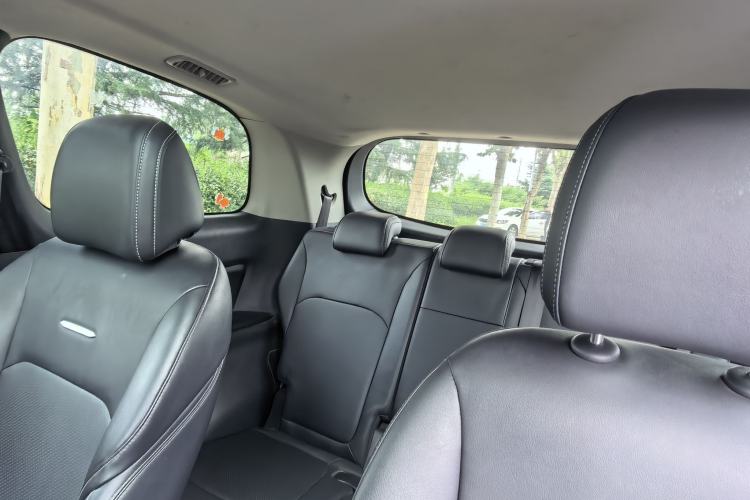 Used SAIC MAXUS EUNIQ 5 2020 1.3T PLUG-IN Luxury Edition Interior 5