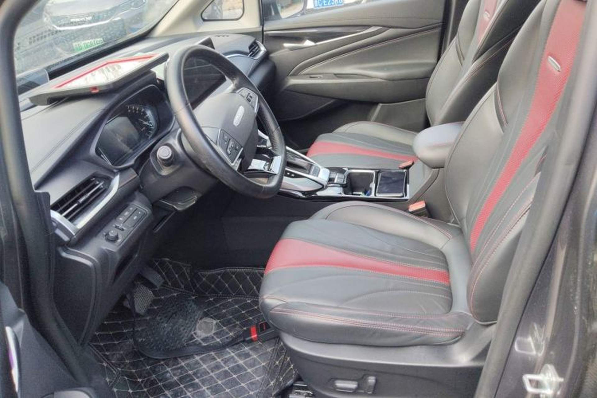 Used SAIC MAXUS EUNIQ 5 2020 Flagship Version with Large Battery 7 Seats Left Front Seat