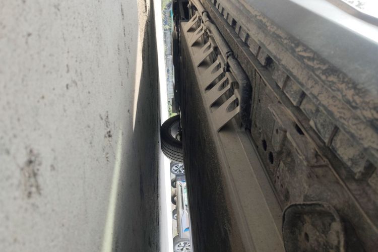 Used SAIC MAXUS EUNIQ 5 2020 Flagship Version with Large Battery 7 Seats Left Side Sill